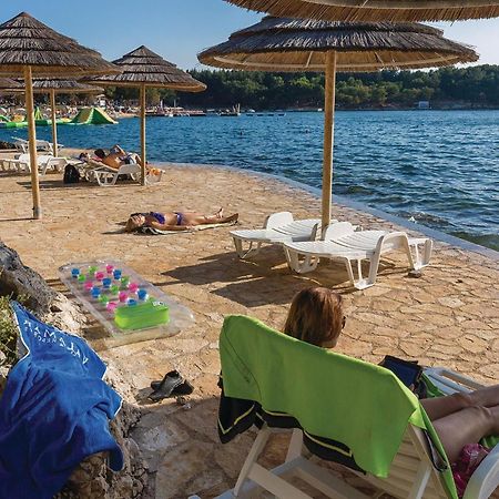 1 Bedroom Beautiful Apartment In Porec Esterno foto