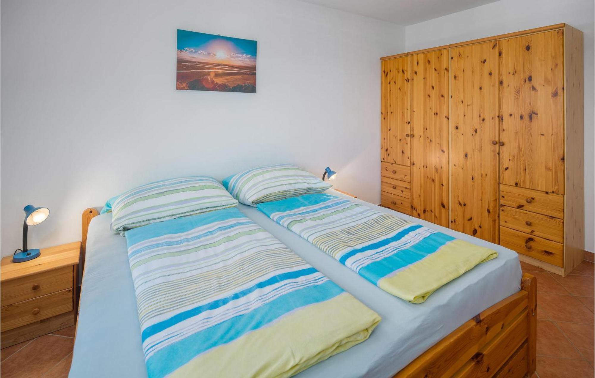 1 Bedroom Beautiful Apartment In Porec Esterno foto