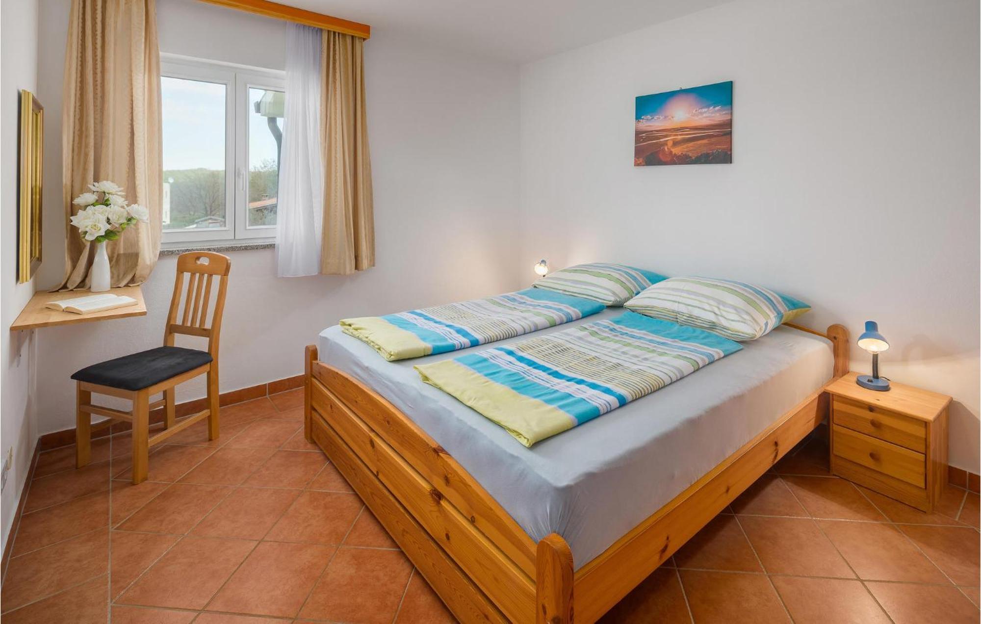 1 Bedroom Beautiful Apartment In Porec Esterno foto