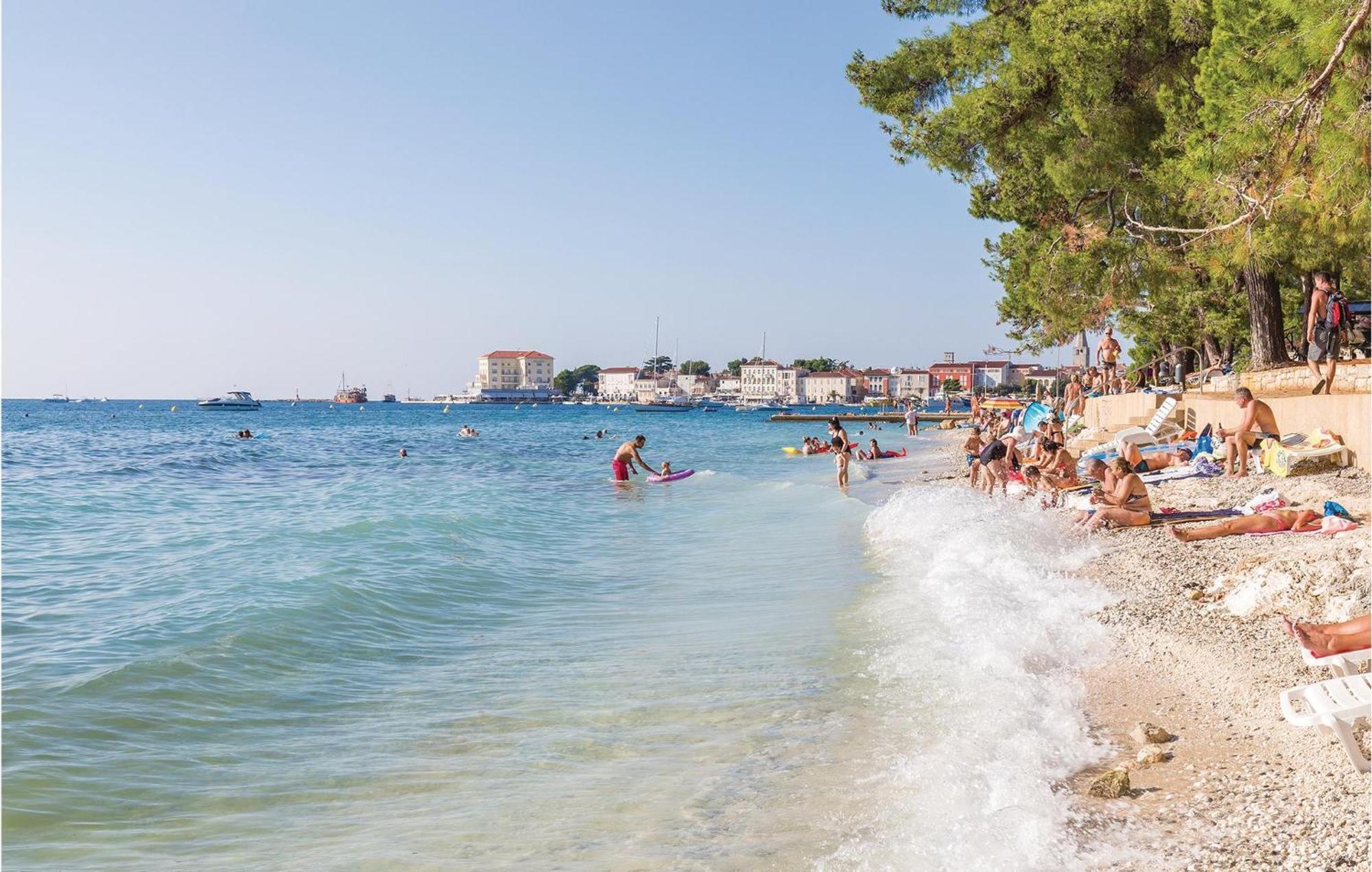 1 Bedroom Beautiful Apartment In Porec Esterno foto