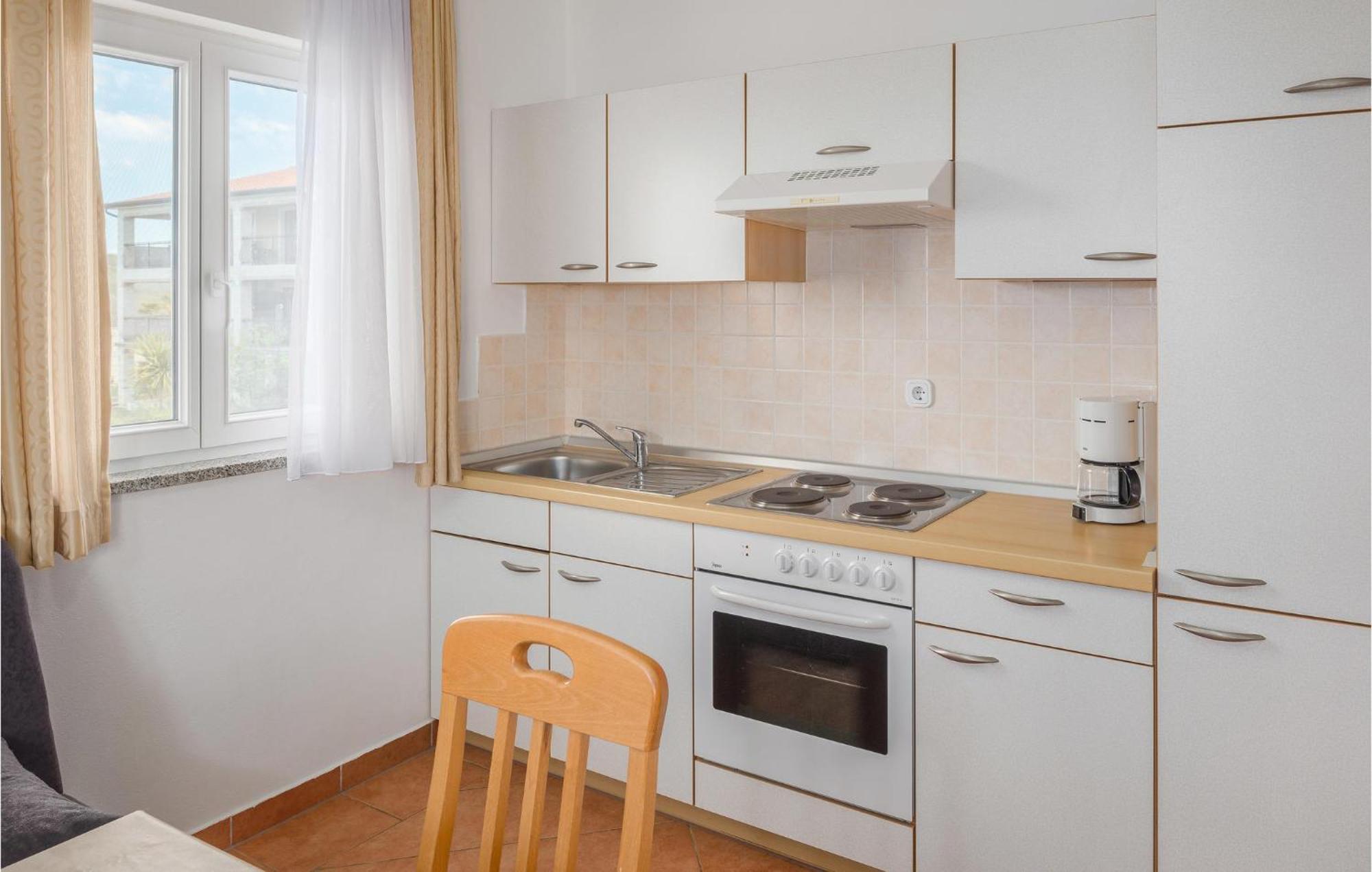 1 Bedroom Beautiful Apartment In Porec Esterno foto