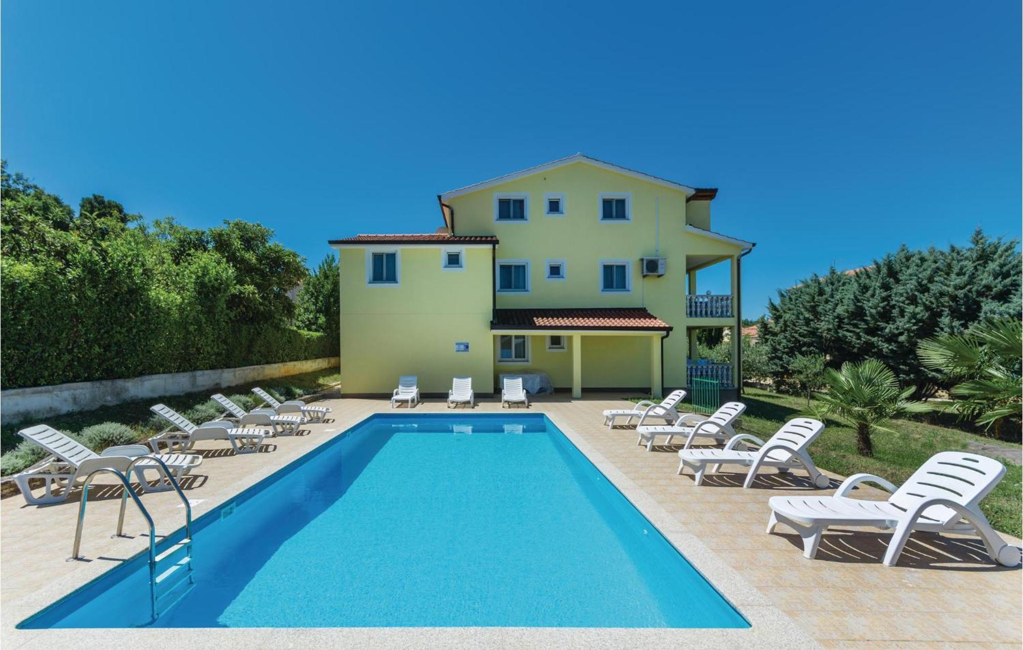 1 Bedroom Beautiful Apartment In Porec Esterno foto