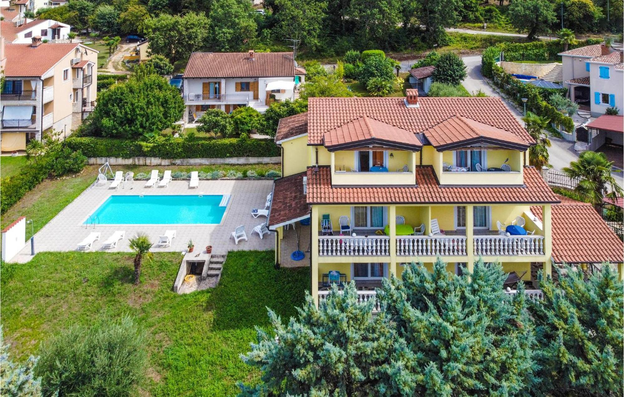 1 Bedroom Beautiful Apartment In Porec Esterno foto